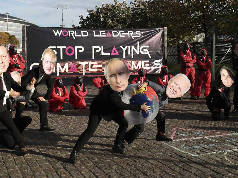Una protesta inscenata in occasione della Cop26 a Glasgow, lo scorso novembre (LaPresse)