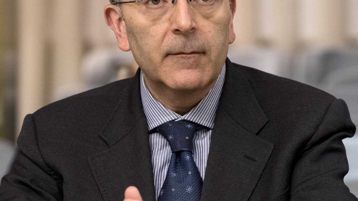 Immagine di Petrocelli è inamovibile: ecco perché il grillino pro-Putin rimarrà alla guida della commissione Esteri