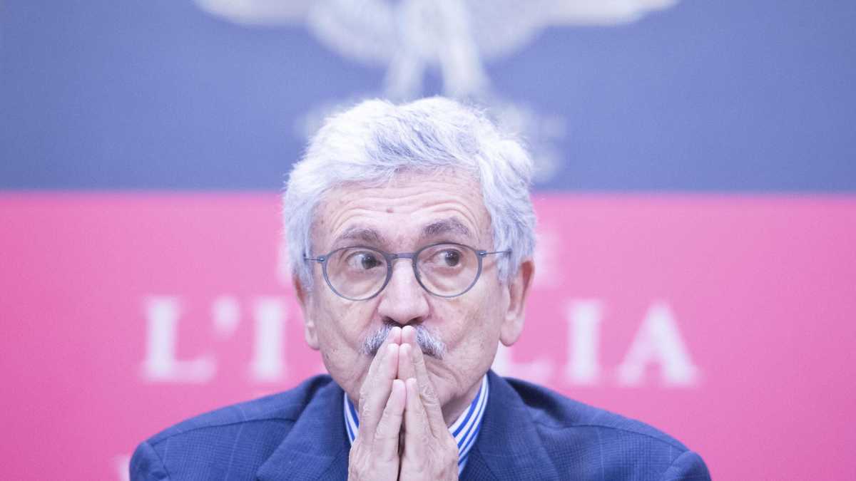 Immagine di Navi, sommergibili e aerei italiani alla Colombia tramite D'Alema: adesso indaga la Procura di Napoli