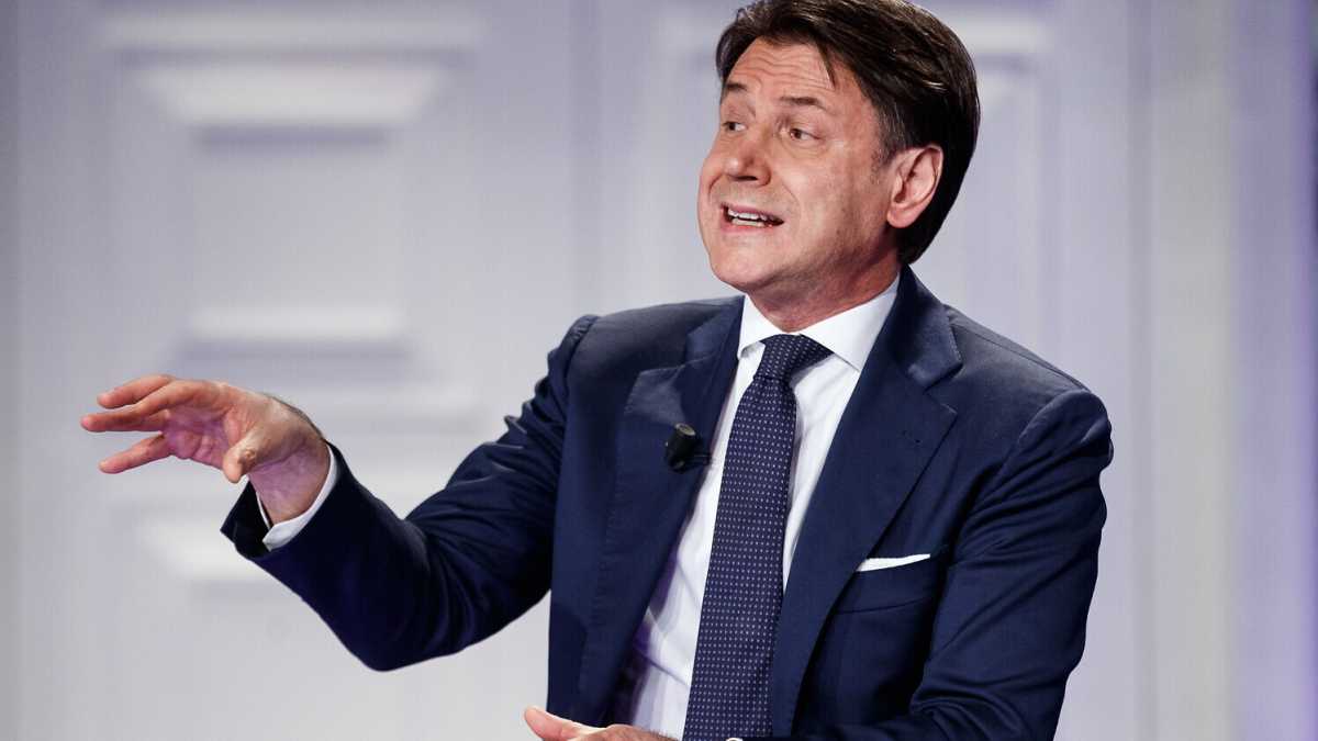 Immagine di Il M5s vota contro il governo sulle spese militari. Conte a metà tra Draghi e Cabras
