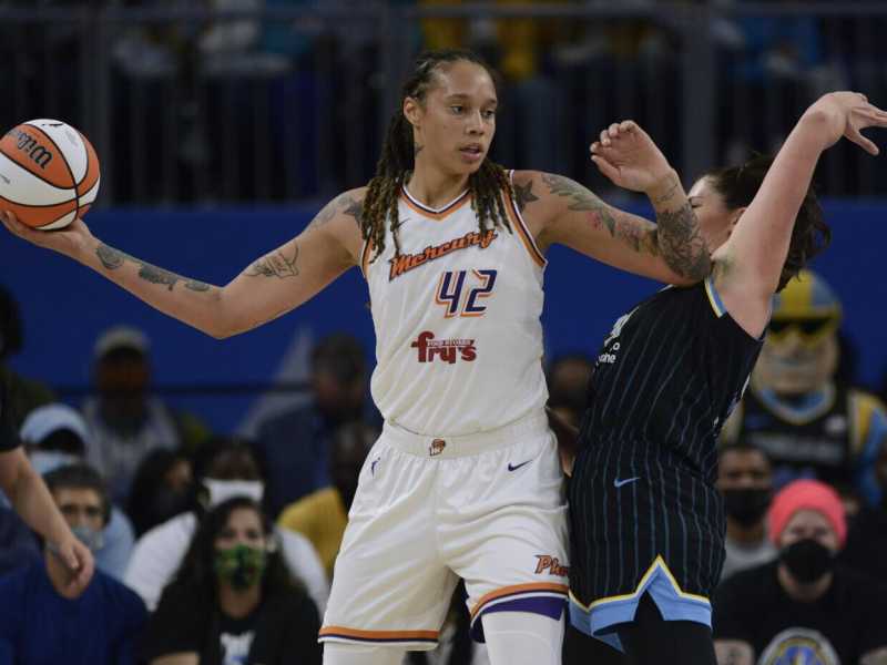 Brittney Griner, star dell'Nba detenuta in Russia può essere una pedina negoziale