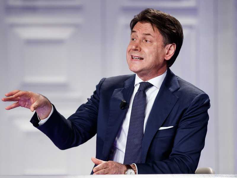 Il M5s vota contro il governo sulle spese militari. Conte a metà tra Draghi e Cabras