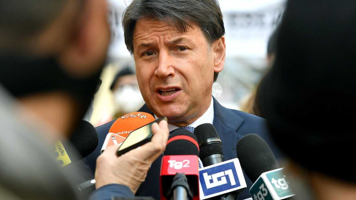 Immagine di Conte vuole sfrattare Draghi: "Non voteremo l'aumento delle spese militari"