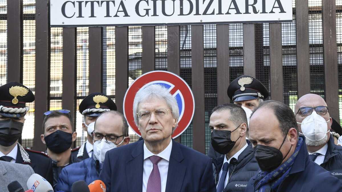 Immagine di Ma che ci è andato a fare l'ambasciatore russo in Italia in Procura?