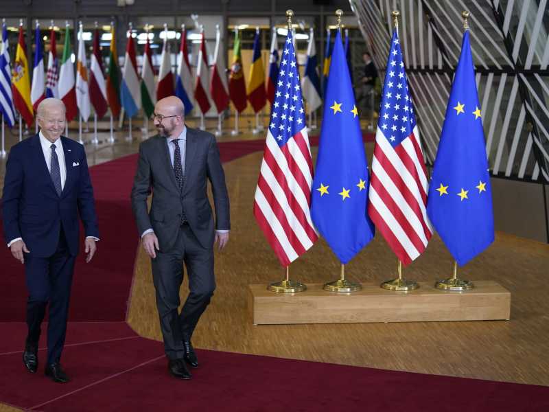 Joe Biden e Charles Michel (LaPresse)