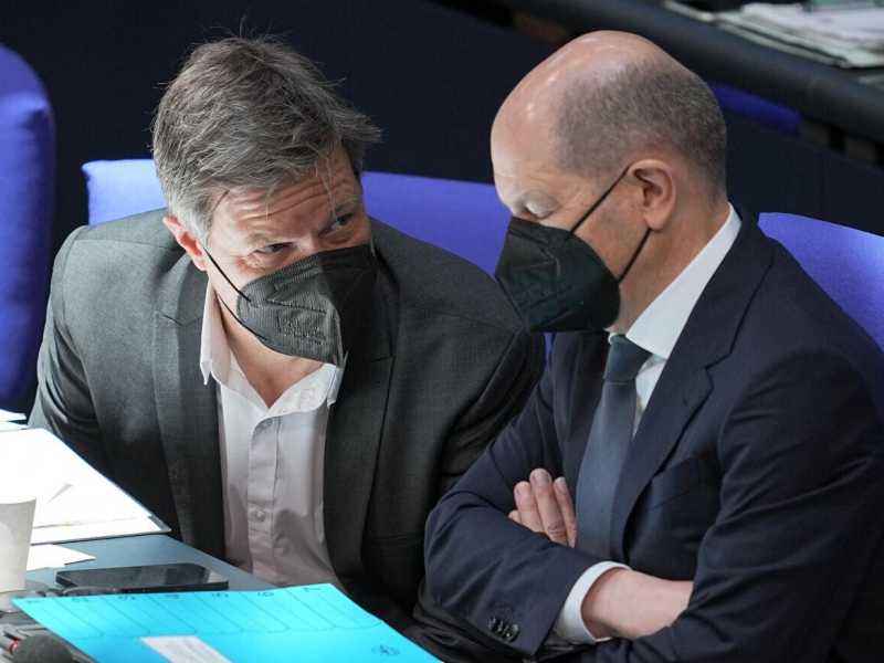 L’opposizione di Scholz sull’energia fa arrabbiare Sánchez e un po’ anche Draghi