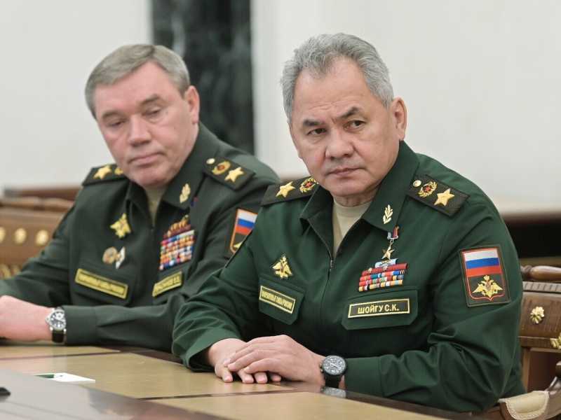 Epurazioni e defezioni. Putin rafforza la sua cerchia di fedelissimi e cerca i “moscerini”