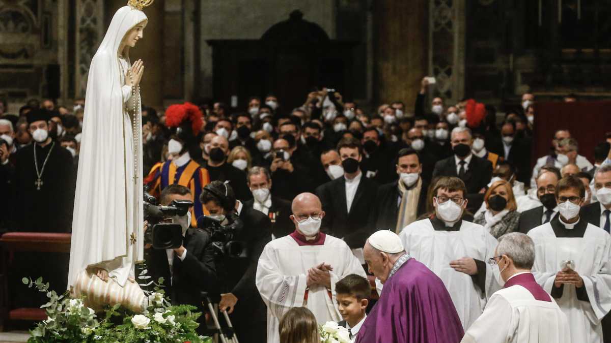 Immagine di Finalmente il Papa ci esorta a staccarci dal mondo guerraiolo e tifoso