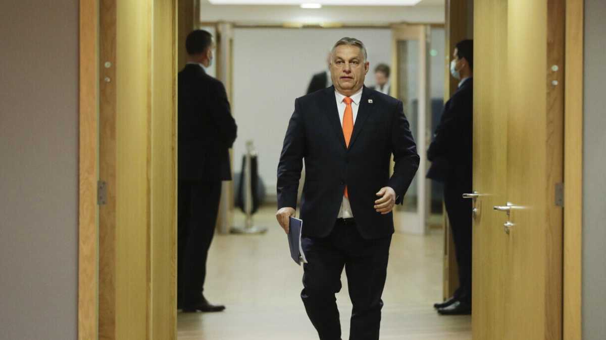 Immagine di Zelensky dice a Orbán di scegliere da che parte stare e lui ribadisce: non con te, non con l’occidente