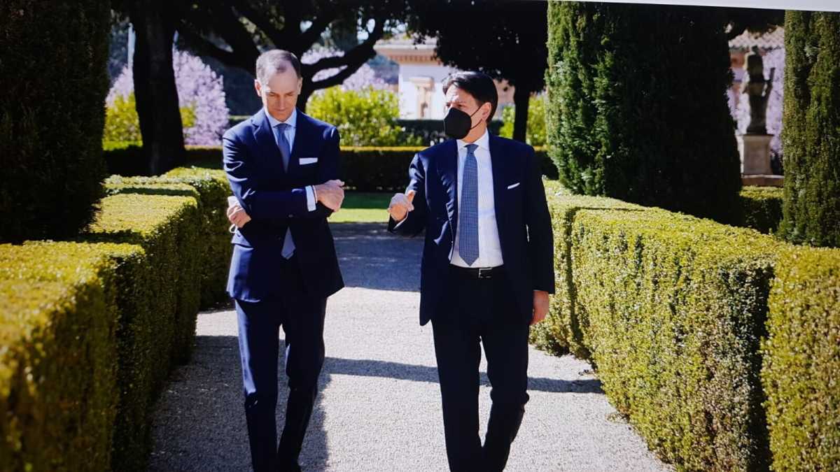 Immagine di L'ambasciata Usa e la politica: Conte "dissonante", per Salvini incontro senza foto