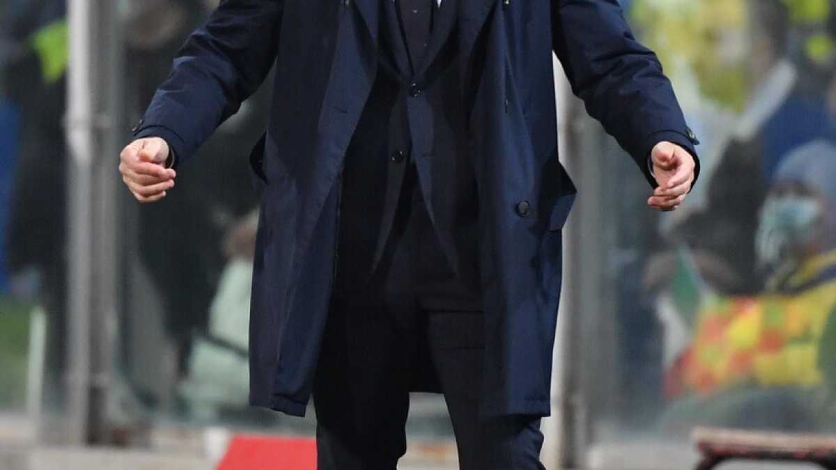 Immagine di Mancini senza difesa (come Conte)