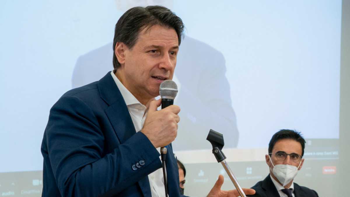 Immagine di M5s, Conte rieletto capo. Ma la democrazia diretta ha annoiato persino i grillini