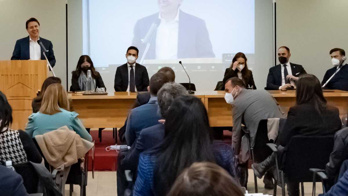 Immagine di "Piegheremo Draghi". Ecco le truppe di Conte. Che oggi vede il premier