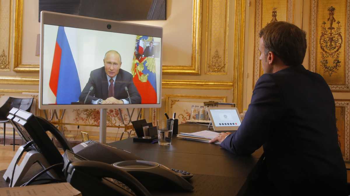 Immagine di Putin vuole la resa di Mariupol. Lo dice a Macron, che con la sua diplomazia irrita un po’ tutti