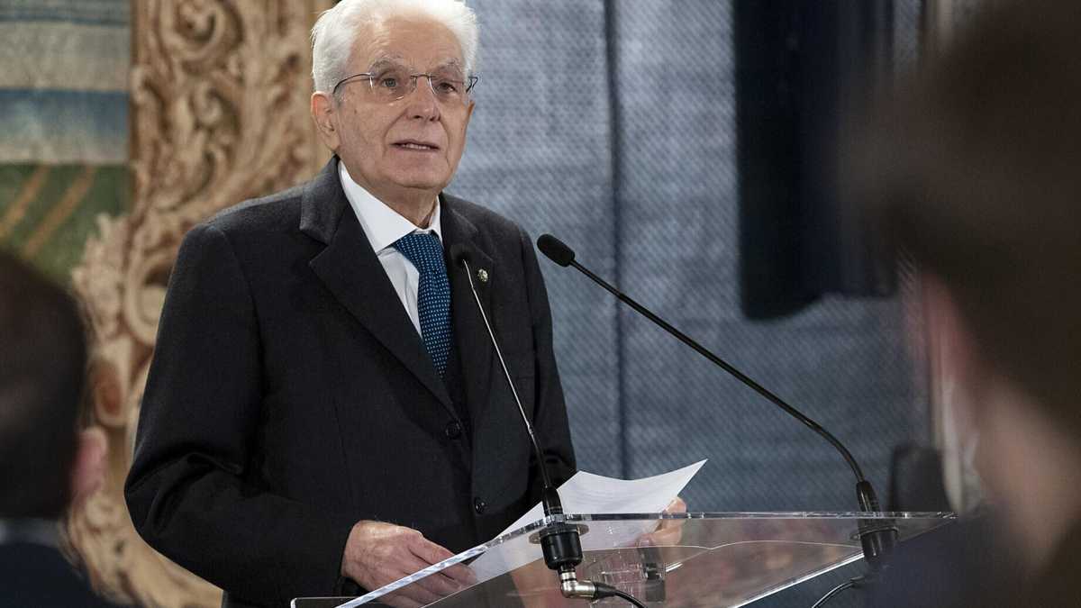 Immagine di Mattarella non vuole pensare a una crisi e "i patti con la Nato vanno rispettati"
