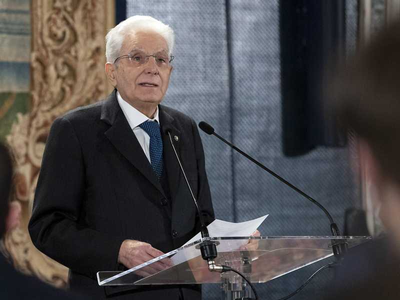 Mattarella non vuole pensare a una crisi e "i patti con la Nato vanno rispettati"