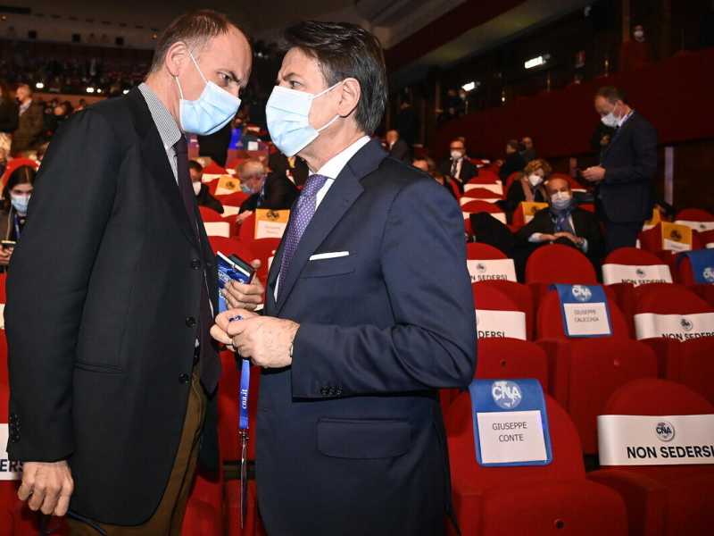 Conte attacca Letta: "Non siamo la tua succursale". Il Pd: populista della guerra