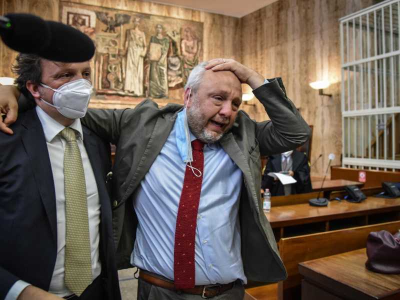 Simone Uggetti, dopo l'assoluzione nel maggio 2021 (Ansa)