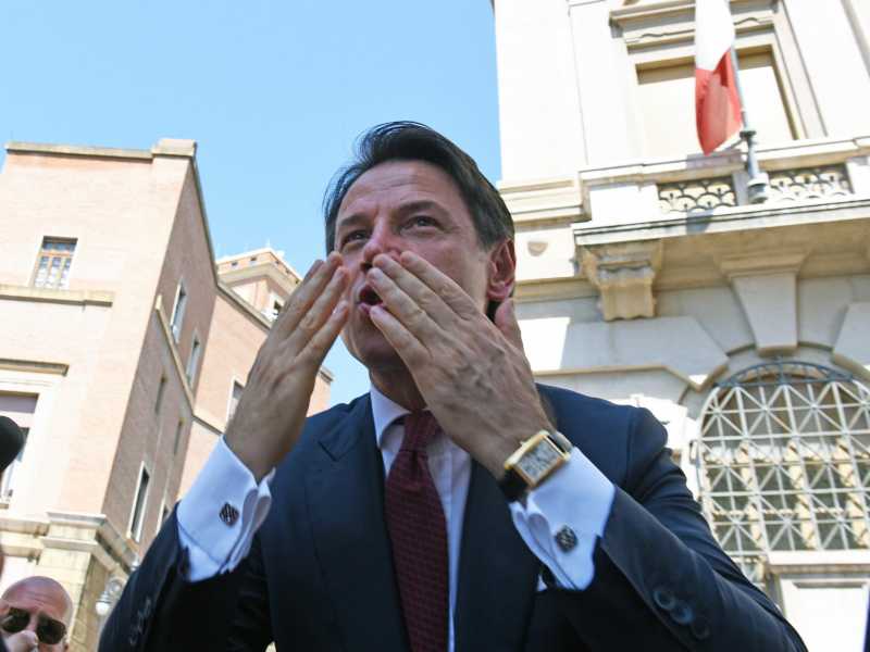 Giuseppe Conte durante una visita a Foggia (foto Ansa)