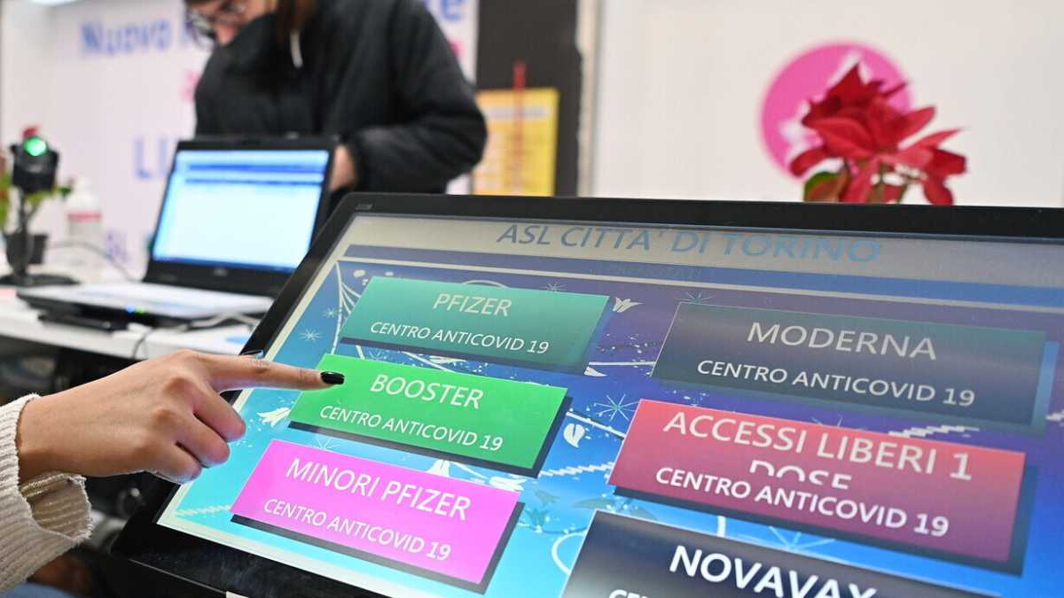 Immagine di Quarta dose per 4 milioni di italiani mentre resta il nodo mascherine