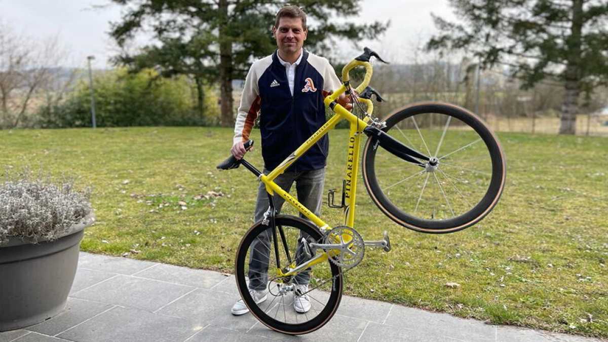 Immagine di Jan Ullrich e quella bicicletta per l'Ucraina
