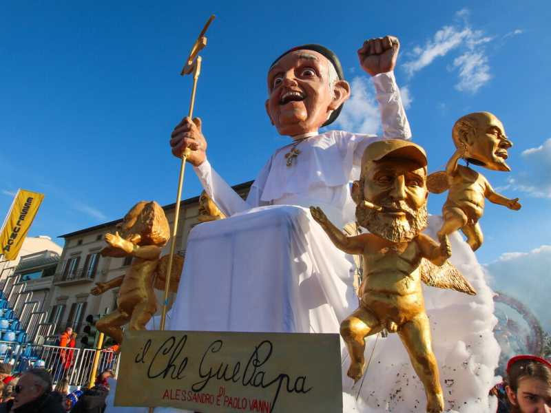 È il capitalismo inviso al Papa che ci renderà fratelli e ci salverà dal virus