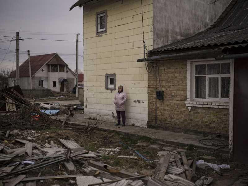 Una foto di Bucha dopo la ritirata dell'esercito russo (LaPresse)