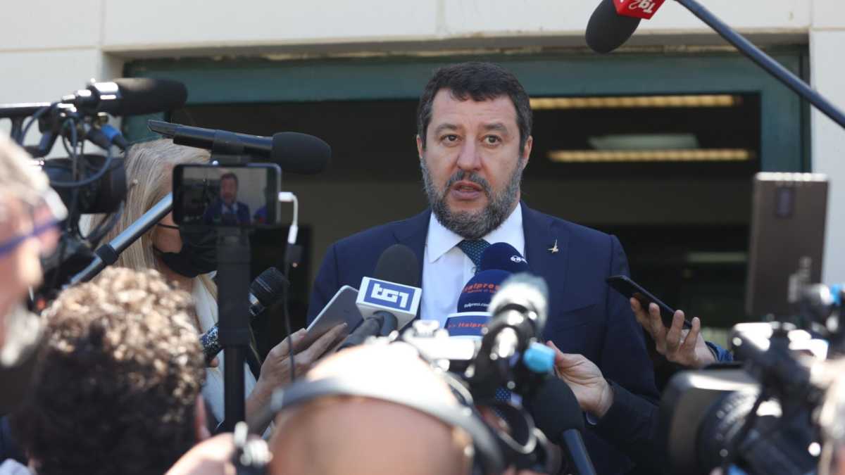 Immagine di Processo Open Arms, Salvini accusato da medici e psicologi: “I profughi erano in gravi condizioni”