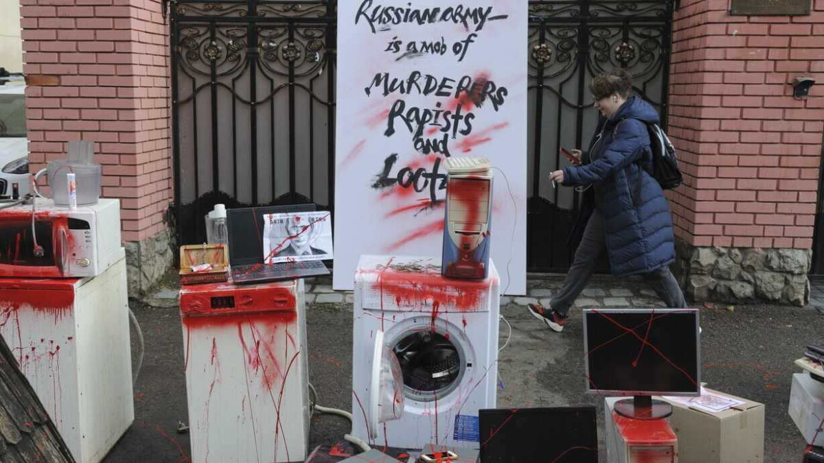 Immagine di La denazificazione russa? È un impianto hi-fi rubato in Ucraina