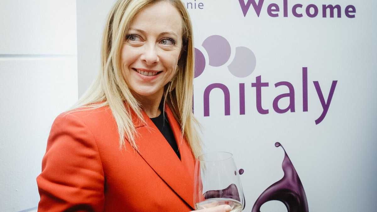 Immagine di La destra meloniana non tifa Le Pen. Parla Francesco Lollobrigida