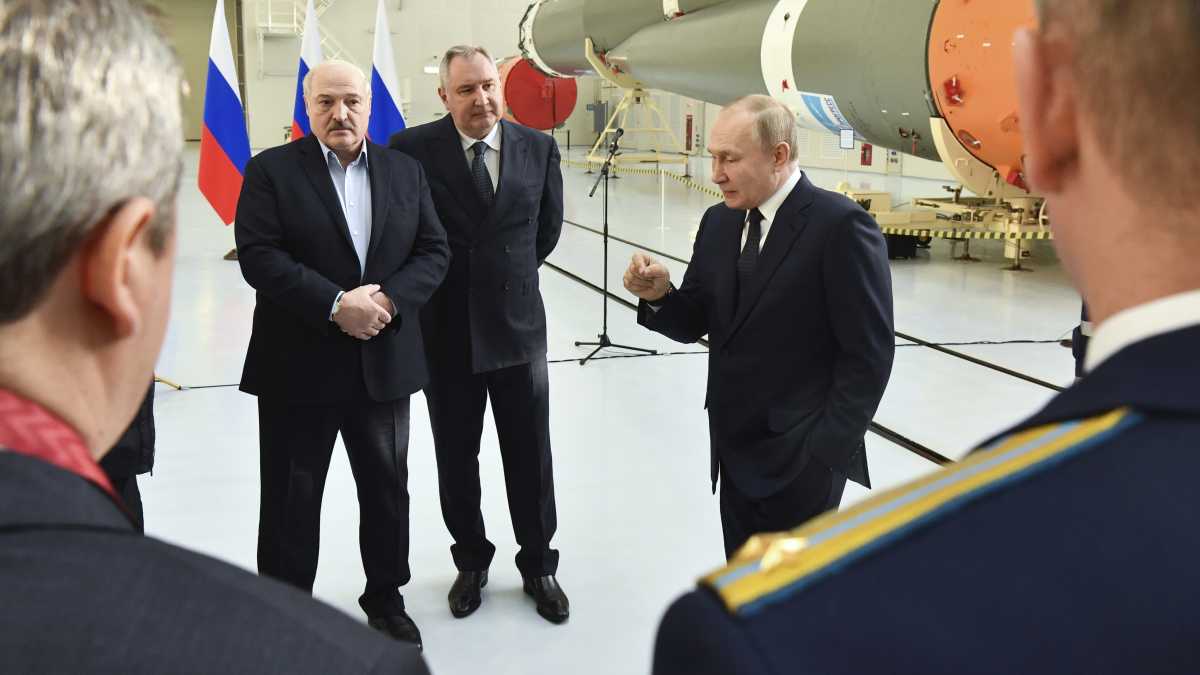 Immagine di Putin e Lukashenka sulla Luna