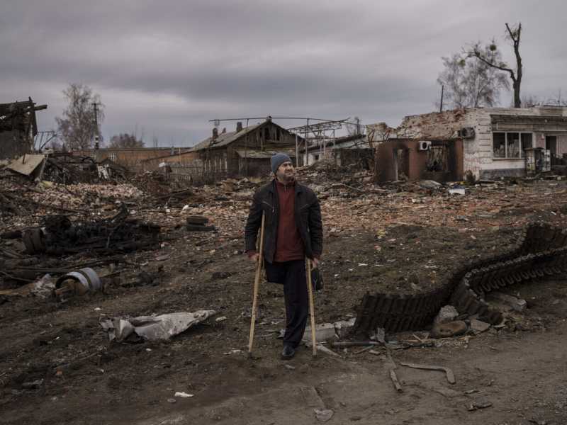 Bombe, assedi, esecuzioni, deportazioni e mine. Il metodo Putin in Ucraina
