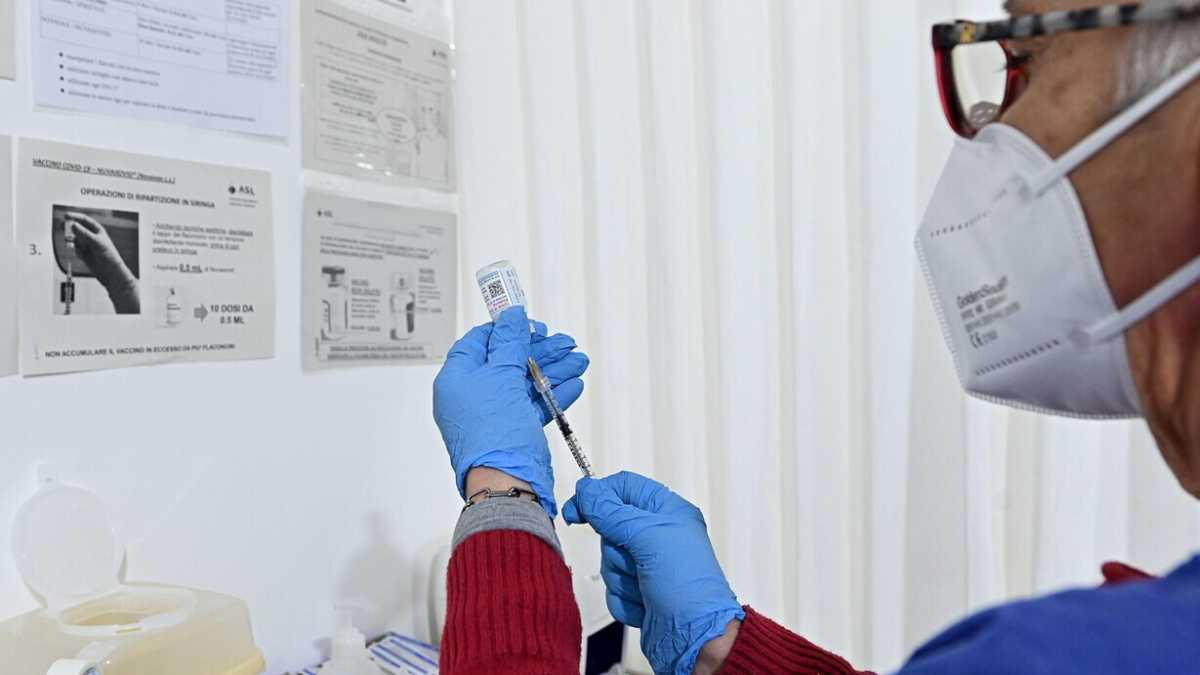 Immagine di La miopericardite colpisce più chi si vaccina contro il vaiolo che contro il Covid