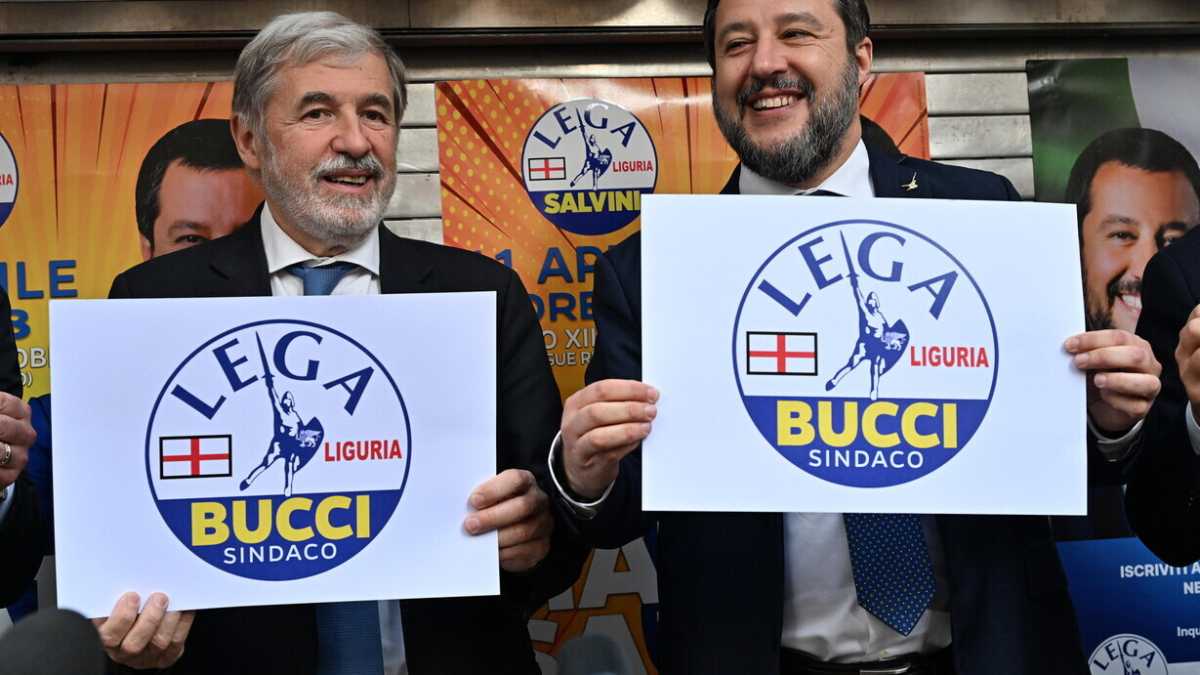 Immagine di Salvini scancellato. Così il leader della Lega toglie il suo nome dal simbolo