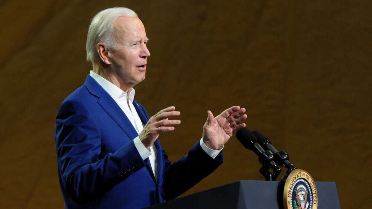Immagine di Biden parla di genocidio in Ucraina, Macron frena. Sono i dettagli linguistici della guerra