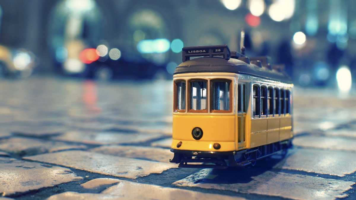 Immagine di Sul tram con la testa grossa