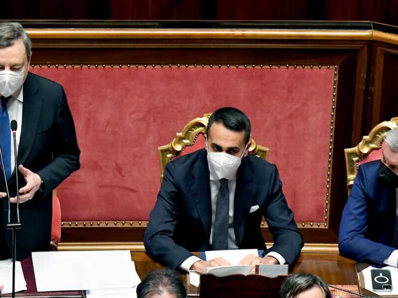 Il premier Mario Draghi, in aula accanto ai ministri Luigi Di Maio e Lorenzo Guerini (Ansa)