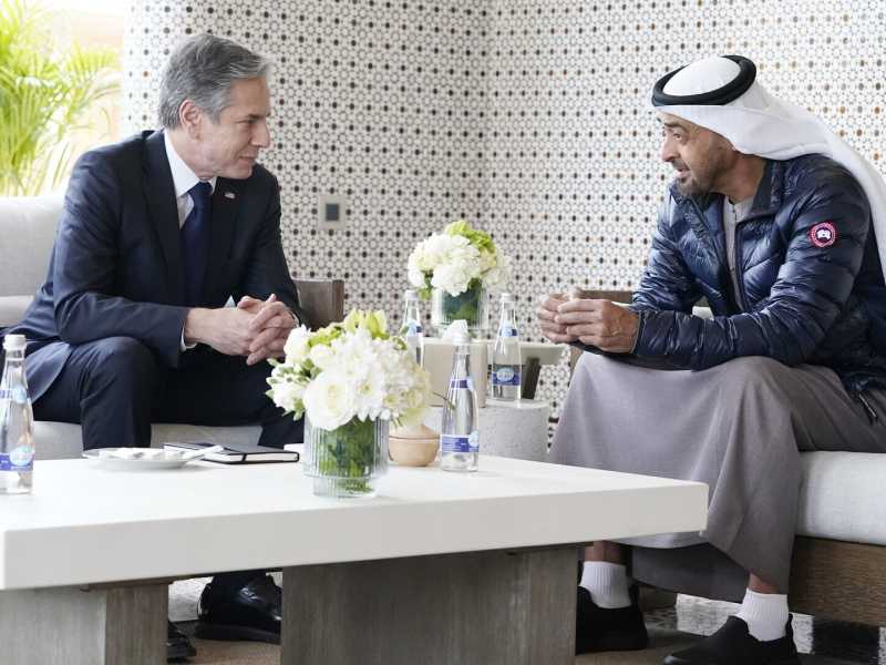  Il segretario di stato americano Antony Blinken con il principe ereditario degli Emirati, Mohammed bin Zayed durante il loro incontro a Rabat il mese scorso (foto LaPresse)
