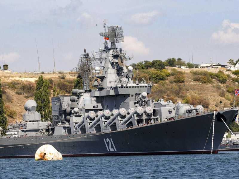 Putin premia i massacratori, dimentica i marinai della Moskva e organizza scambi di prigionieri