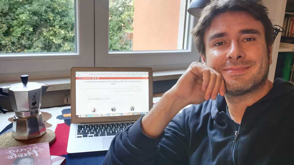 Immagine di I talk e i social. Ora Dibba fa il prof: "Sempre calmi in tv, così come feci con Scalfari"