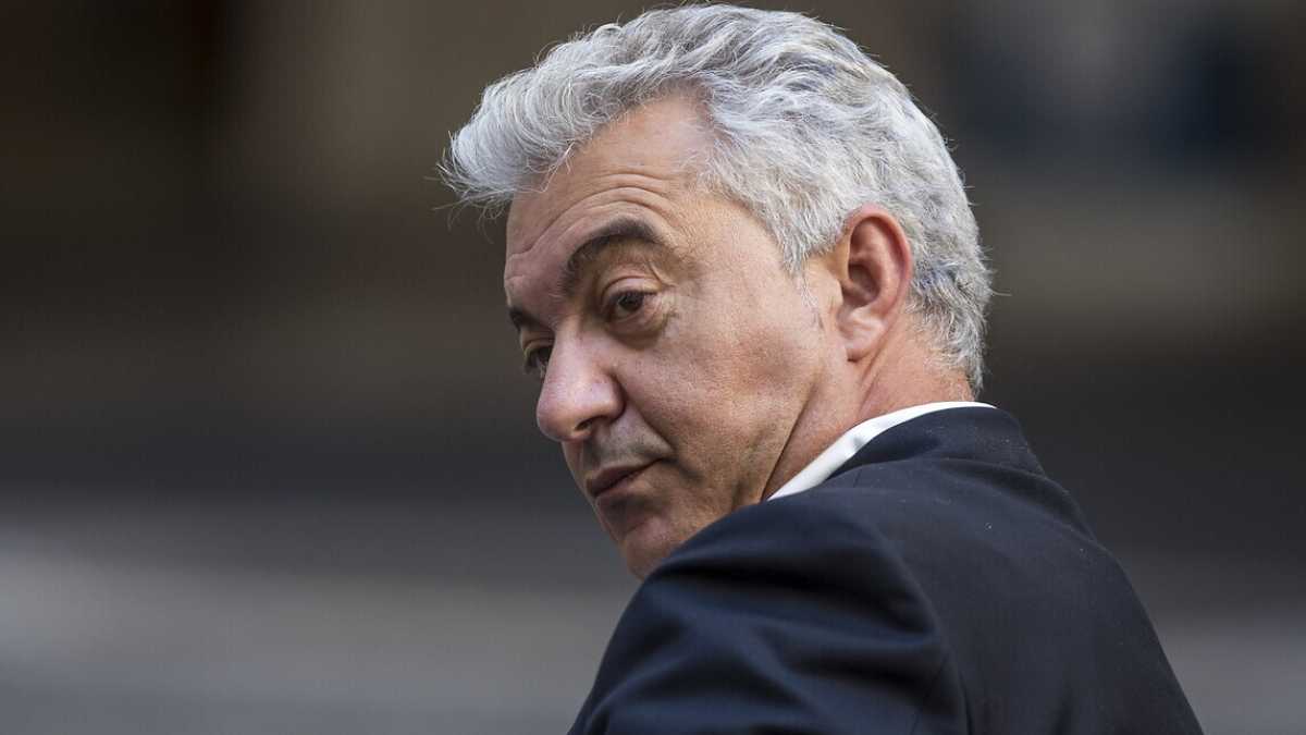 Immagine di Draghi è pronto a rimuovere Domenico Arcuri, il "mister mascherina" di Conte