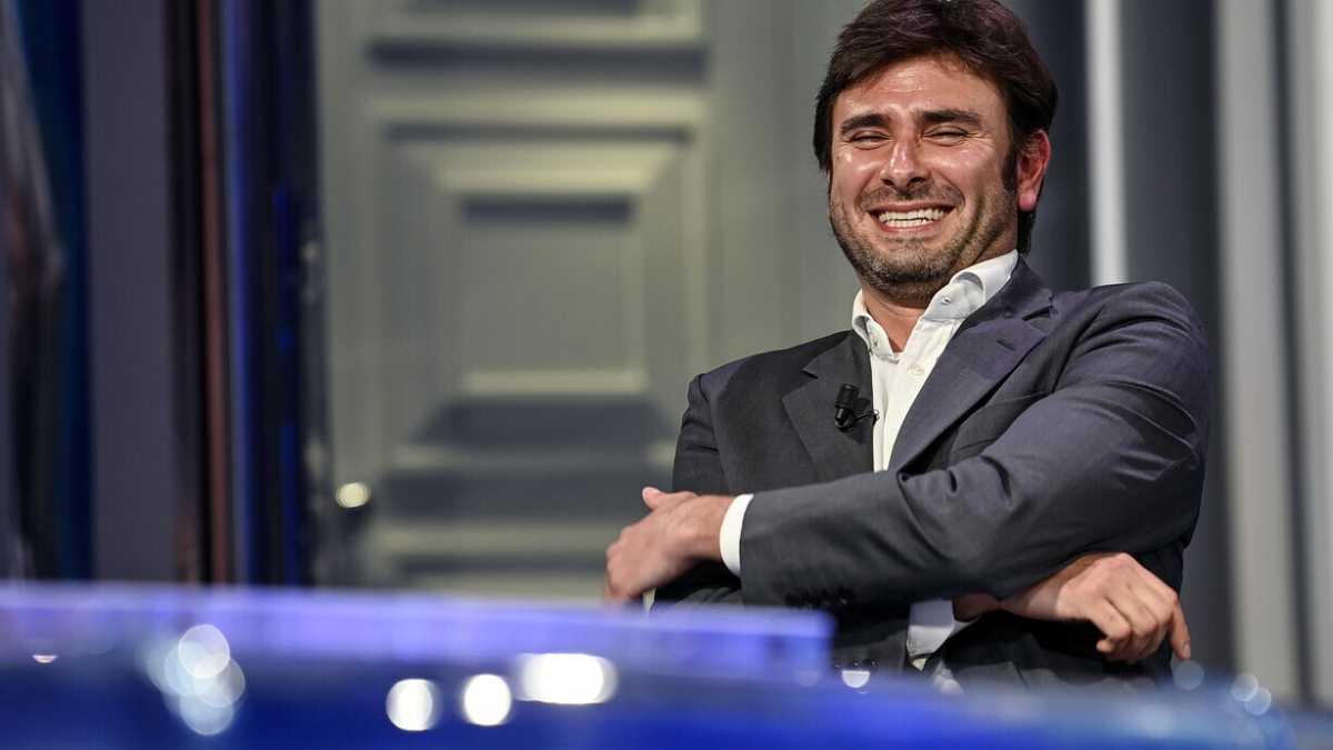 Immagine di Di Battista torna in cattedra. Prof. per le amministrative: "Un evento memorabile"