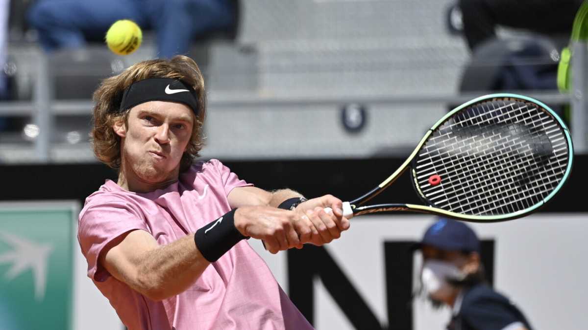 Immagine di Draghi prova a trasformare gli Internazionali in Wimbledon: stop ai russi