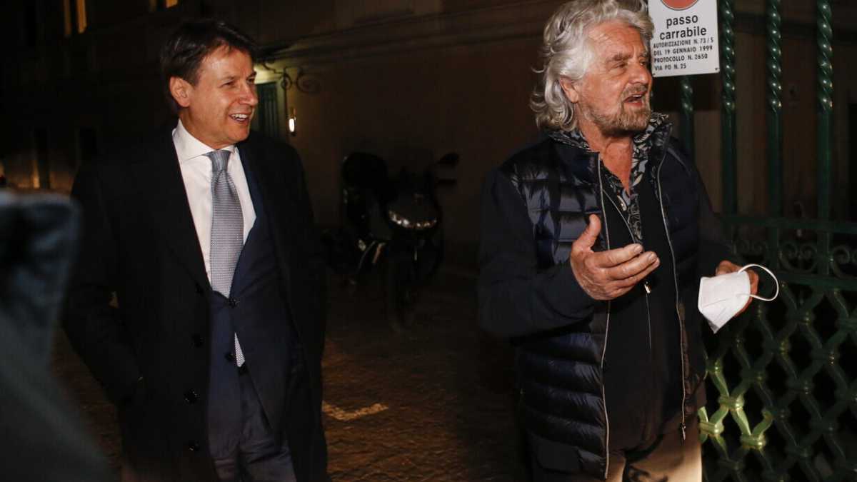 Immagine di Conte assume Grillo: contratto da 200mila euro per aiutare il blog
