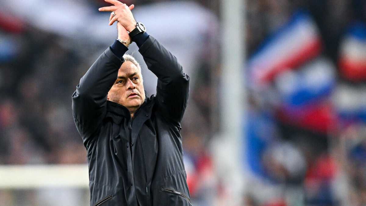 Immagine di Mourinho e la storia di un arci italiano con i fiocchi