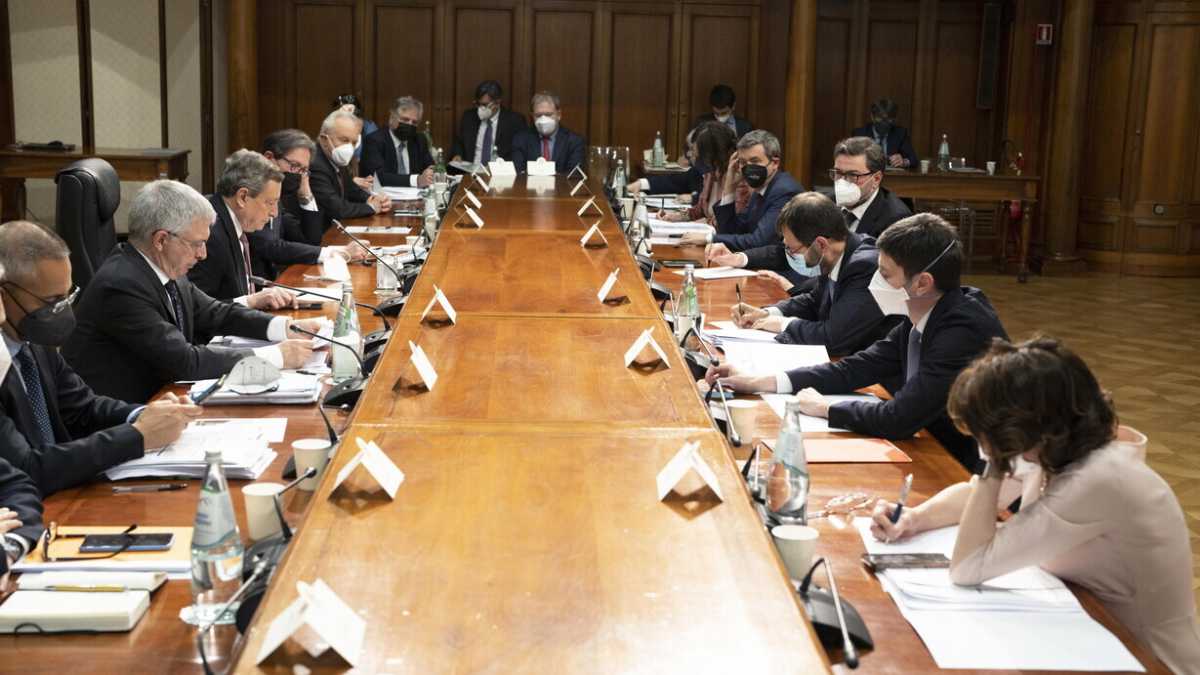 Immagine di Convergere, liberare, proteggere. La lezione di Macron all'Italia