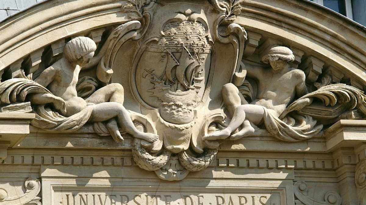 Immagine di Macron, il sociologo e la Sorbona