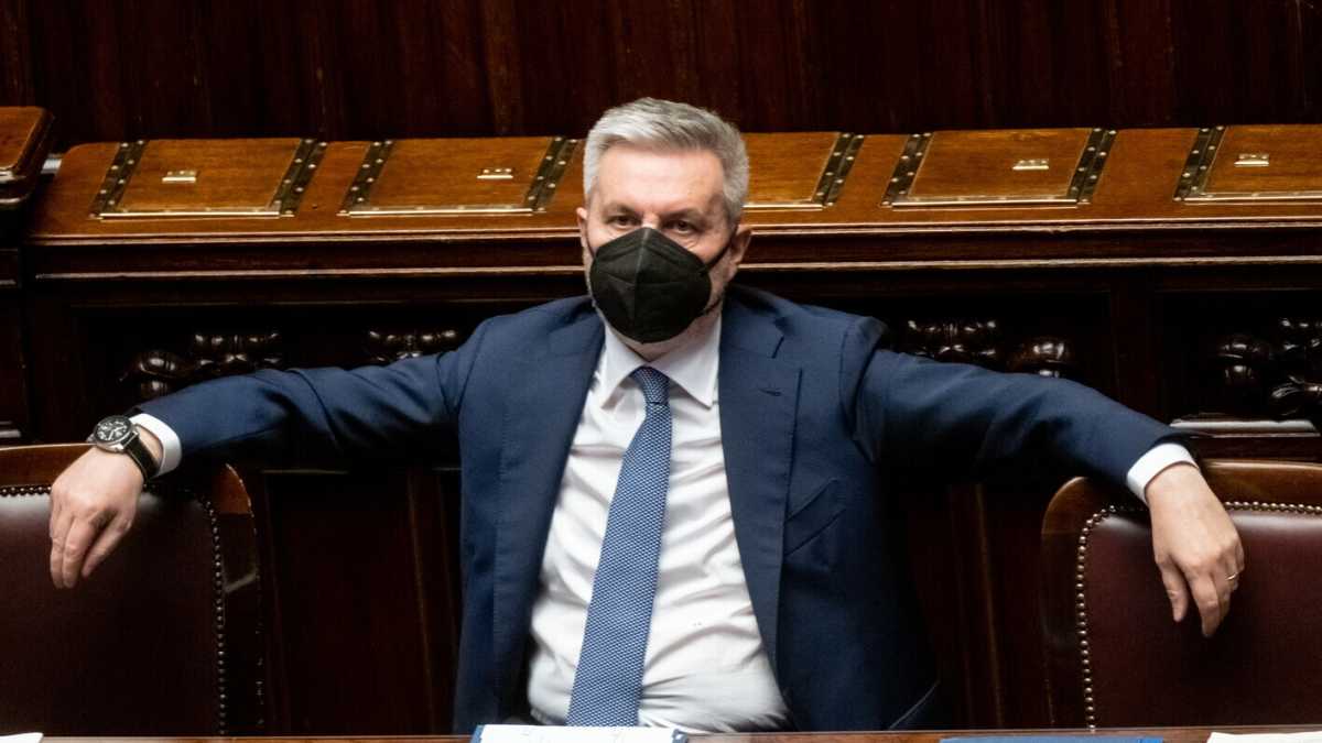 Immagine di Guerini declama la lista della armi per Kyiv. Il M5s? Muto