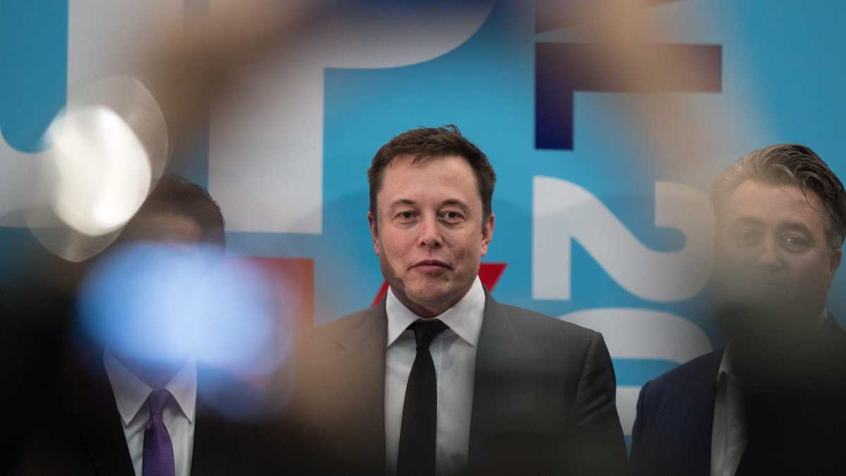 Immagine di Musk rimugina su Twitter, tra neutralità, Cina e crollo di Tesla