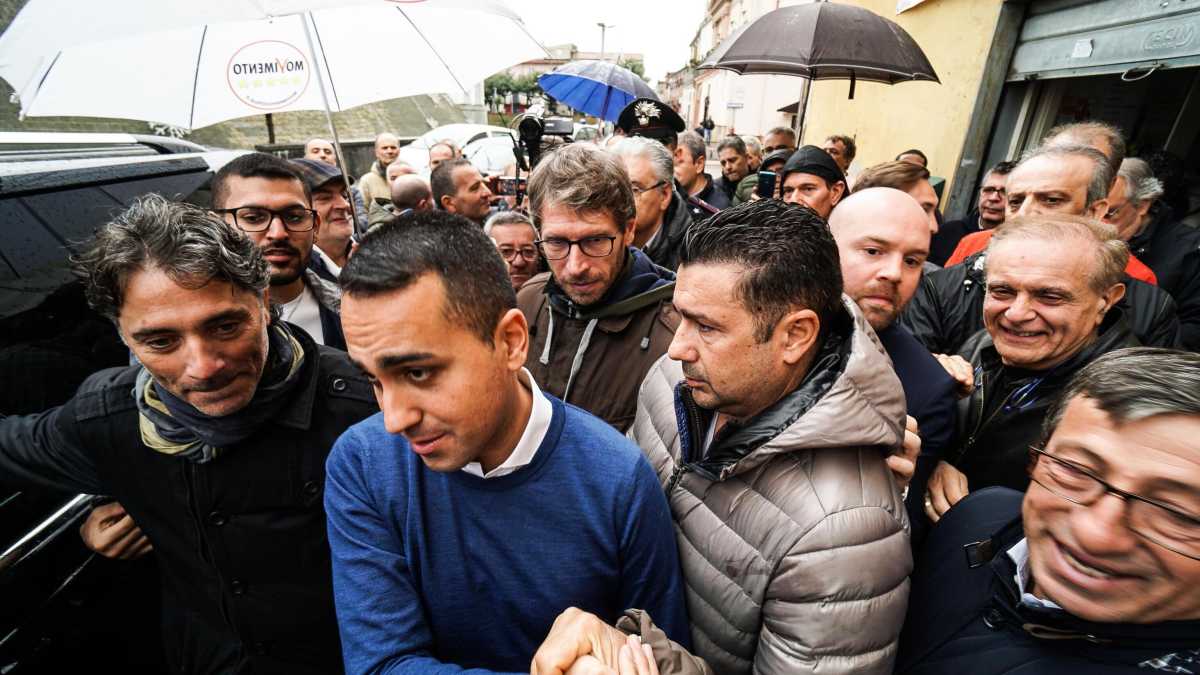 Immagine di "E' arrivato o' ministro". I week end napoletani di Di Maio in vista delle elezioni